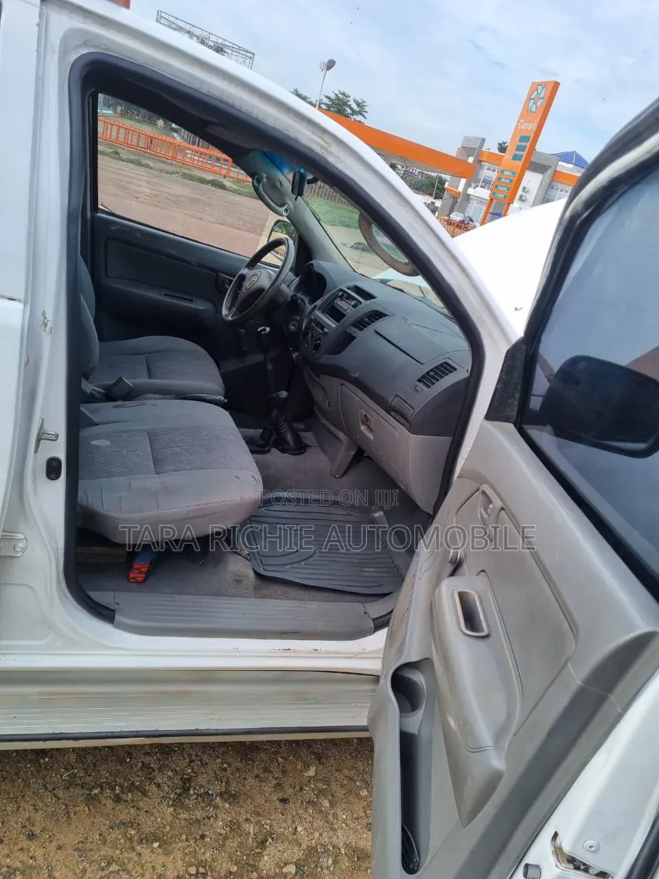 Toyota Hilux 2011 White