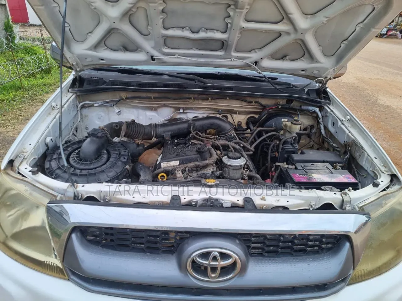 Toyota Hilux 2011 White