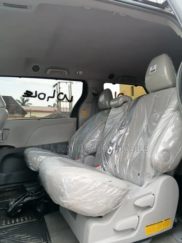 Toyota Sienna 2015 Gray
