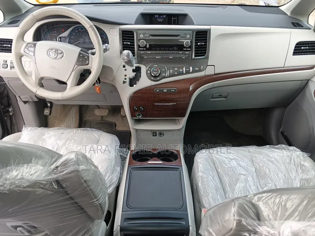 Toyota Sienna 2015 Gray