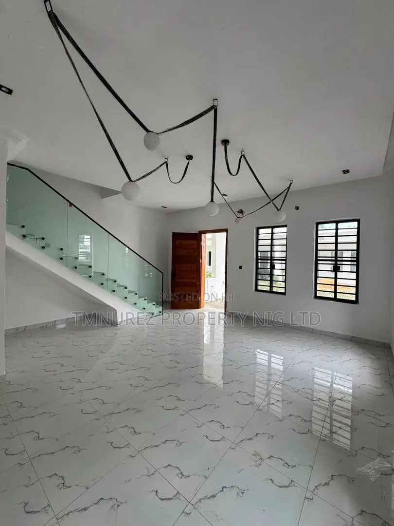 4bdrm Duplex in Chevron for rent