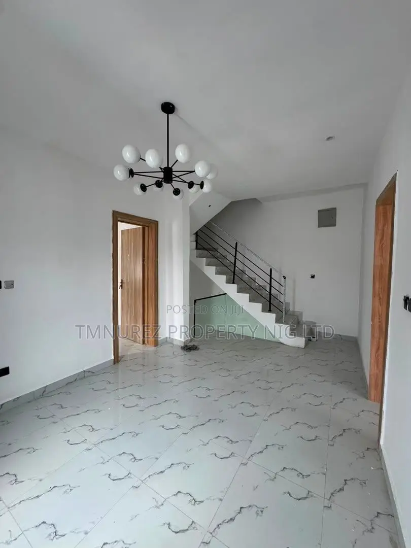 4bdrm Duplex in Chevron for rent