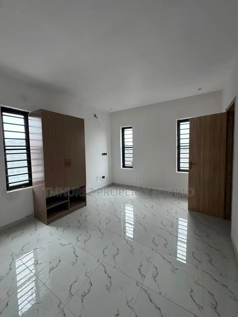 4bdrm Duplex in Chevron for rent