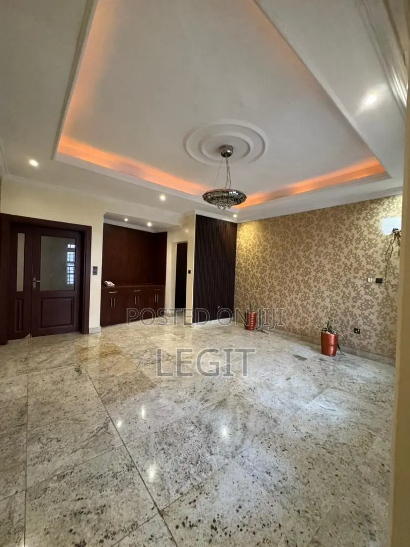 5bdrm Duplex in Apo District for sale