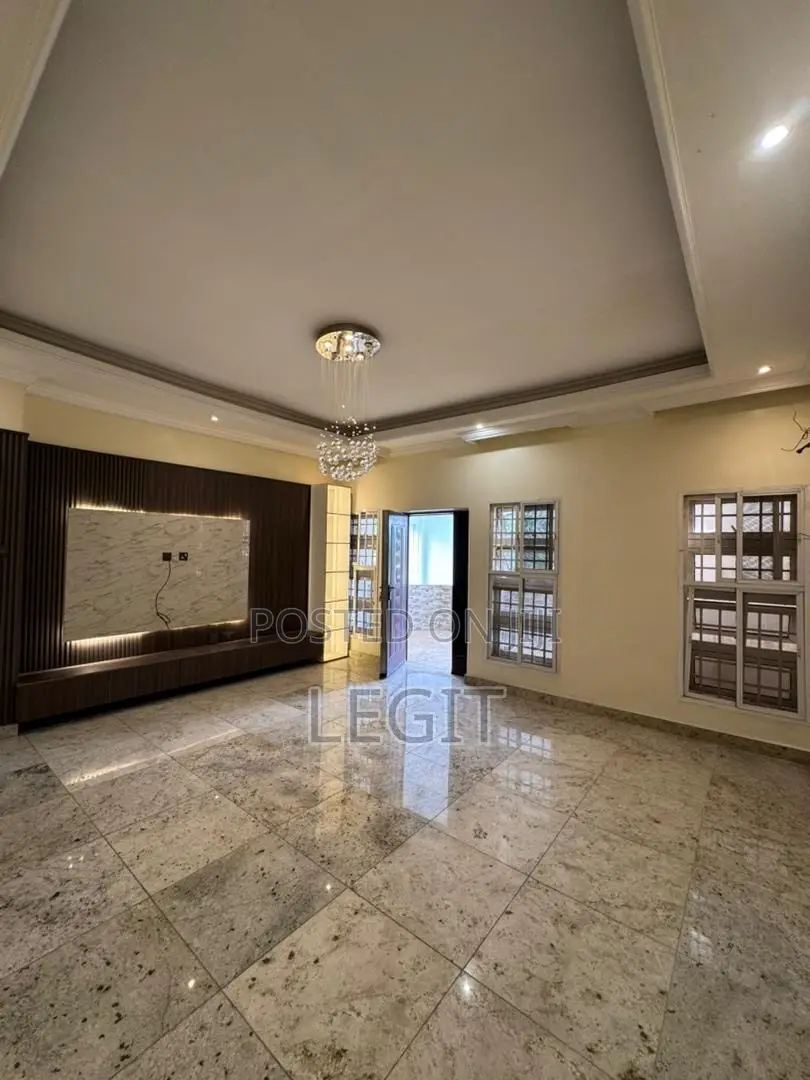 5bdrm Duplex in Apo District for sale