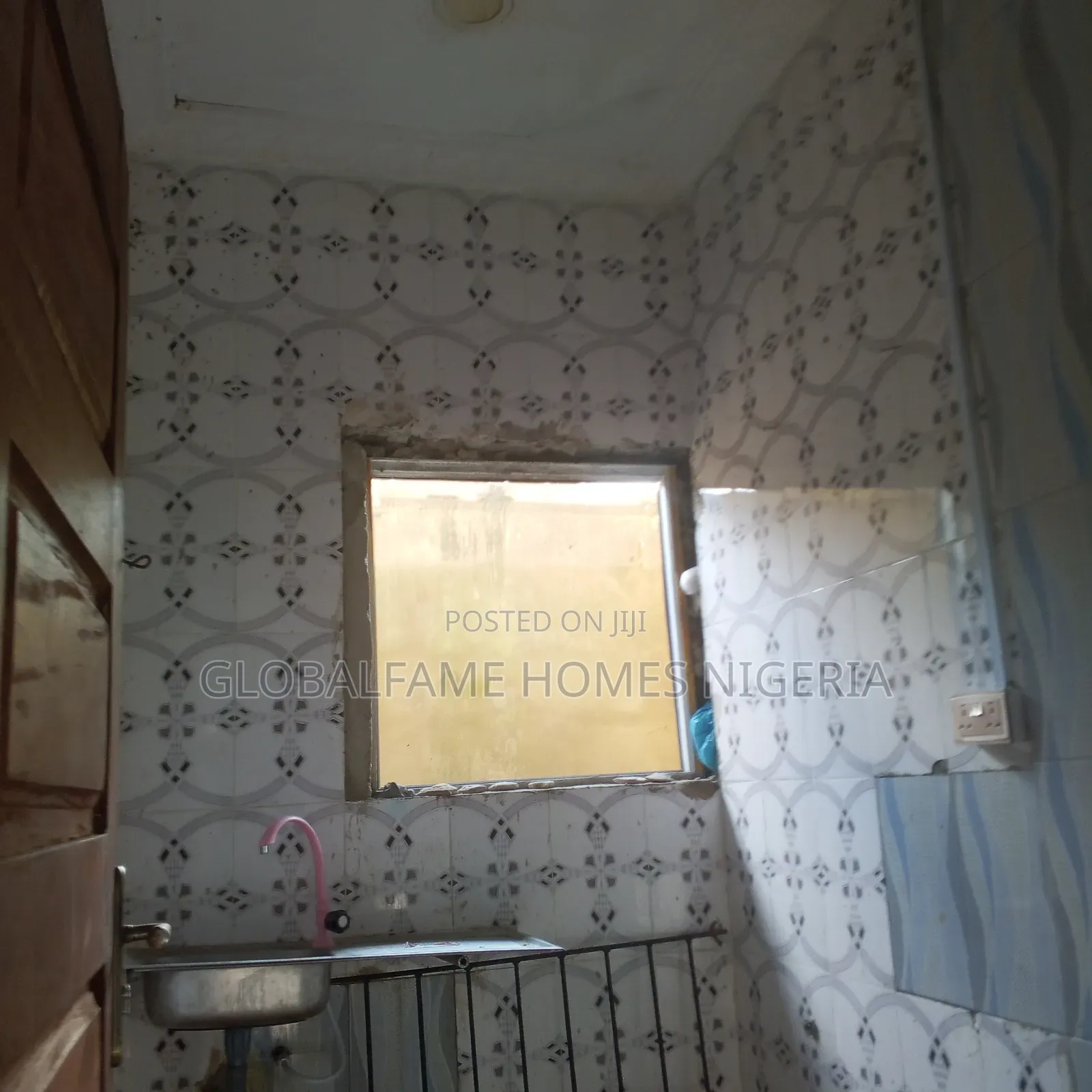 6bdrm Bungalow in Igando for sale