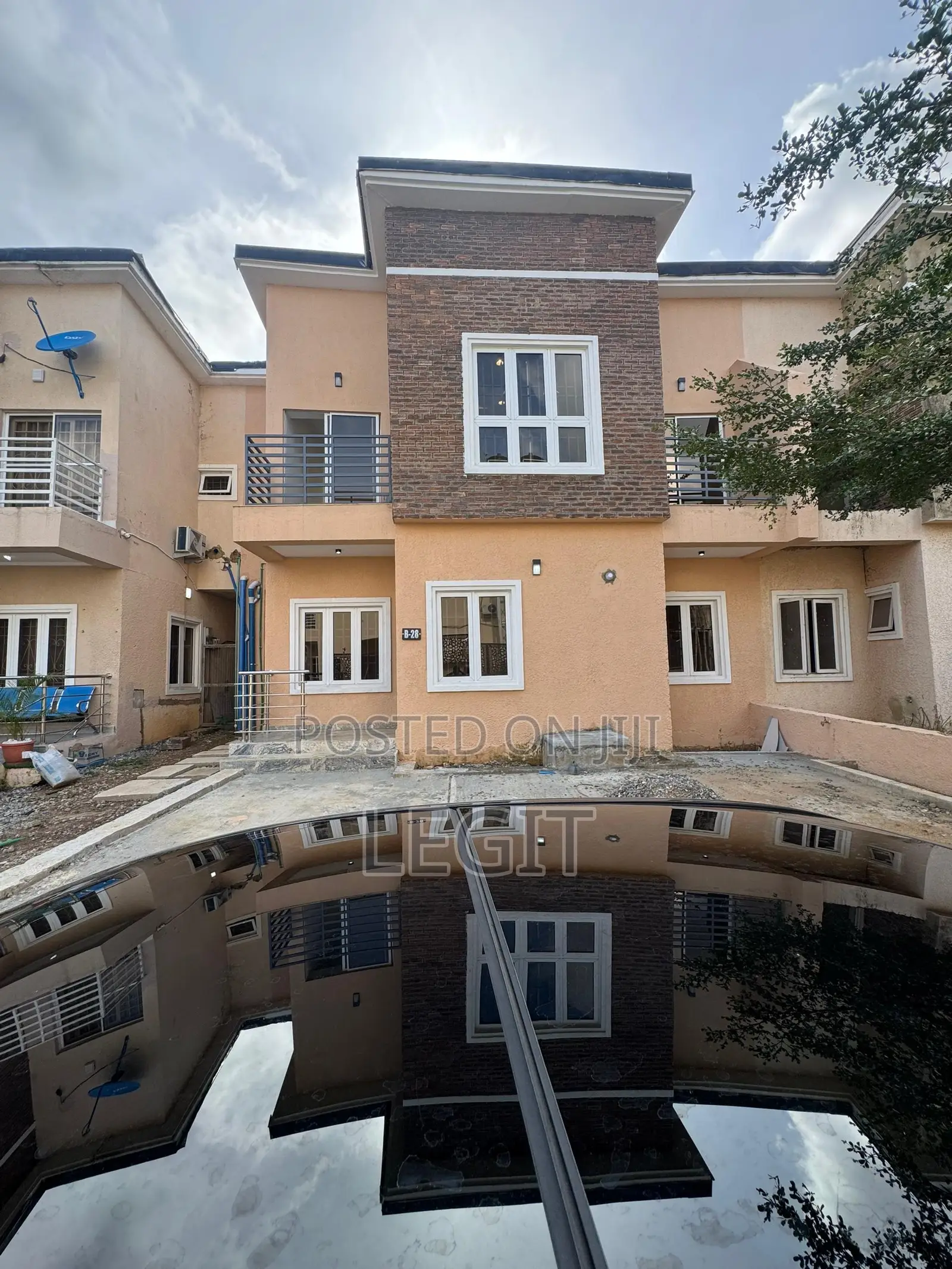 4bdrm Duplex in Apo District for sale