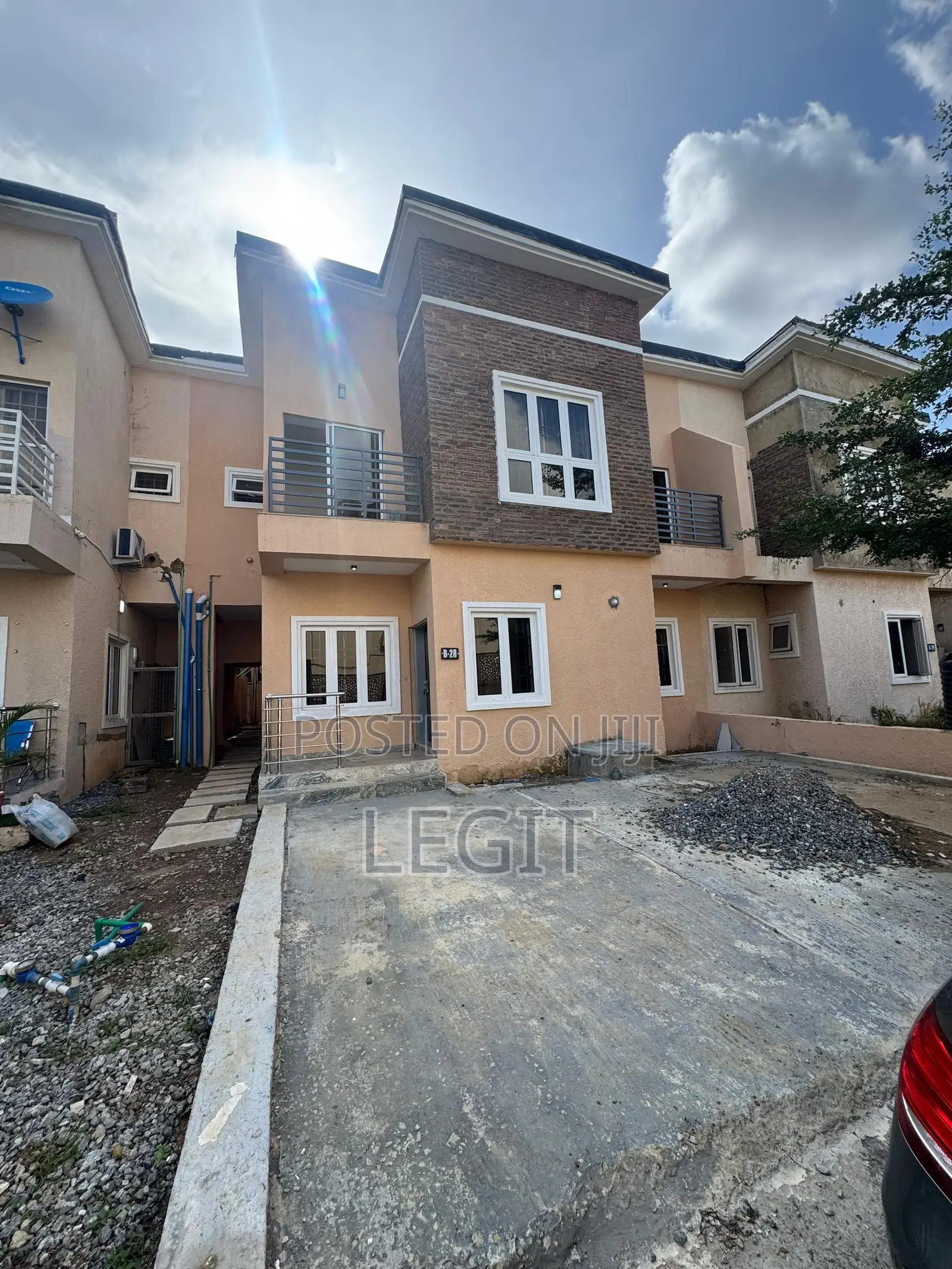 4bdrm Duplex in Apo District for sale