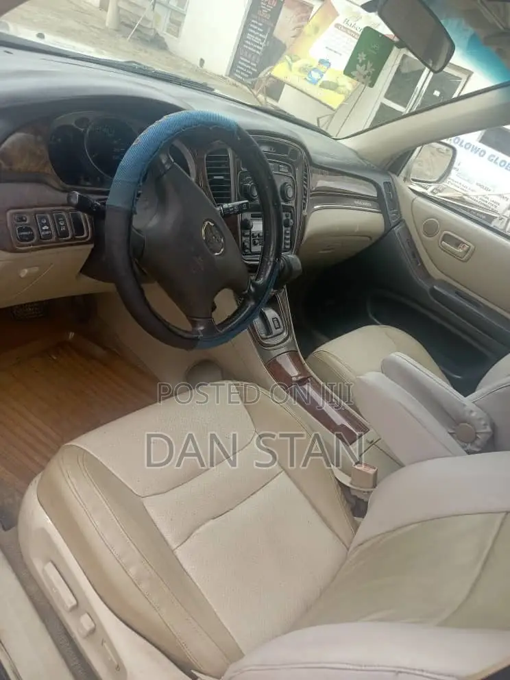 Toyota Highlander 2004 Brown