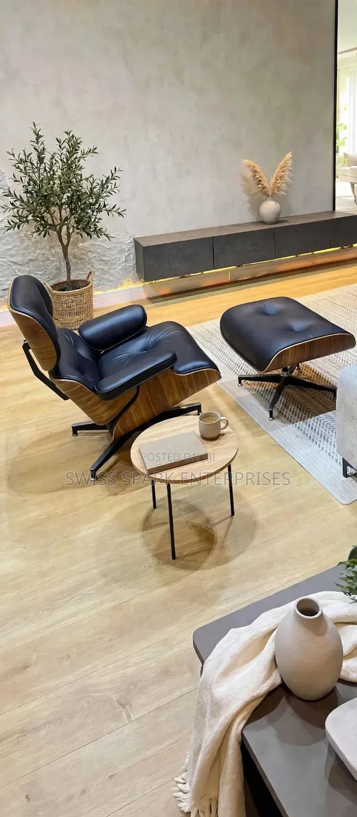 Luxury Eames Style Lounge Chair & Ottoman  Black Leather & Walnut Wood