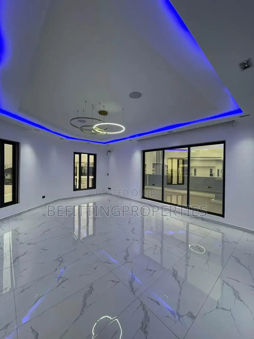 7bdrm Duplex in Lekki for sale