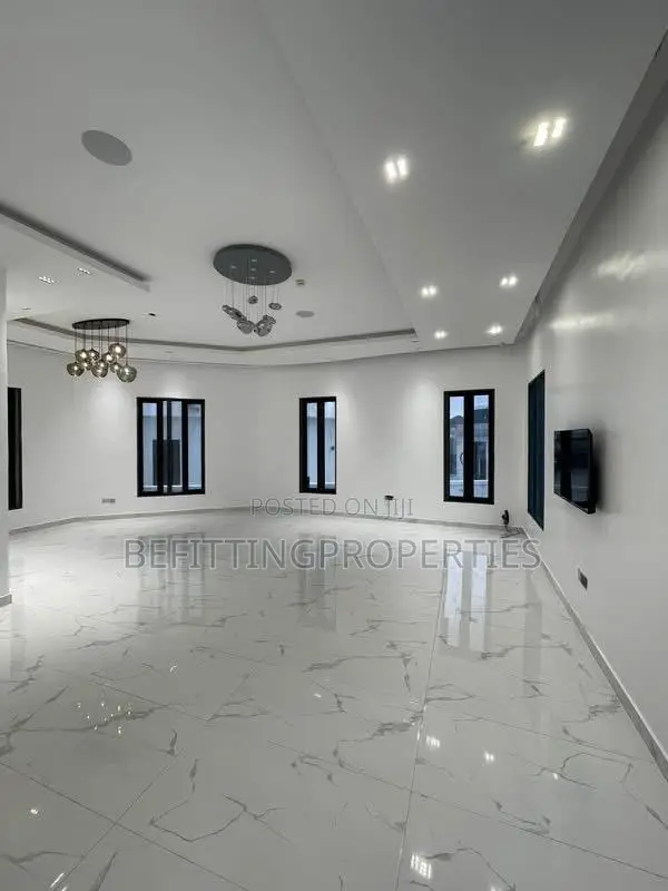 7bdrm Duplex in Lekki for sale