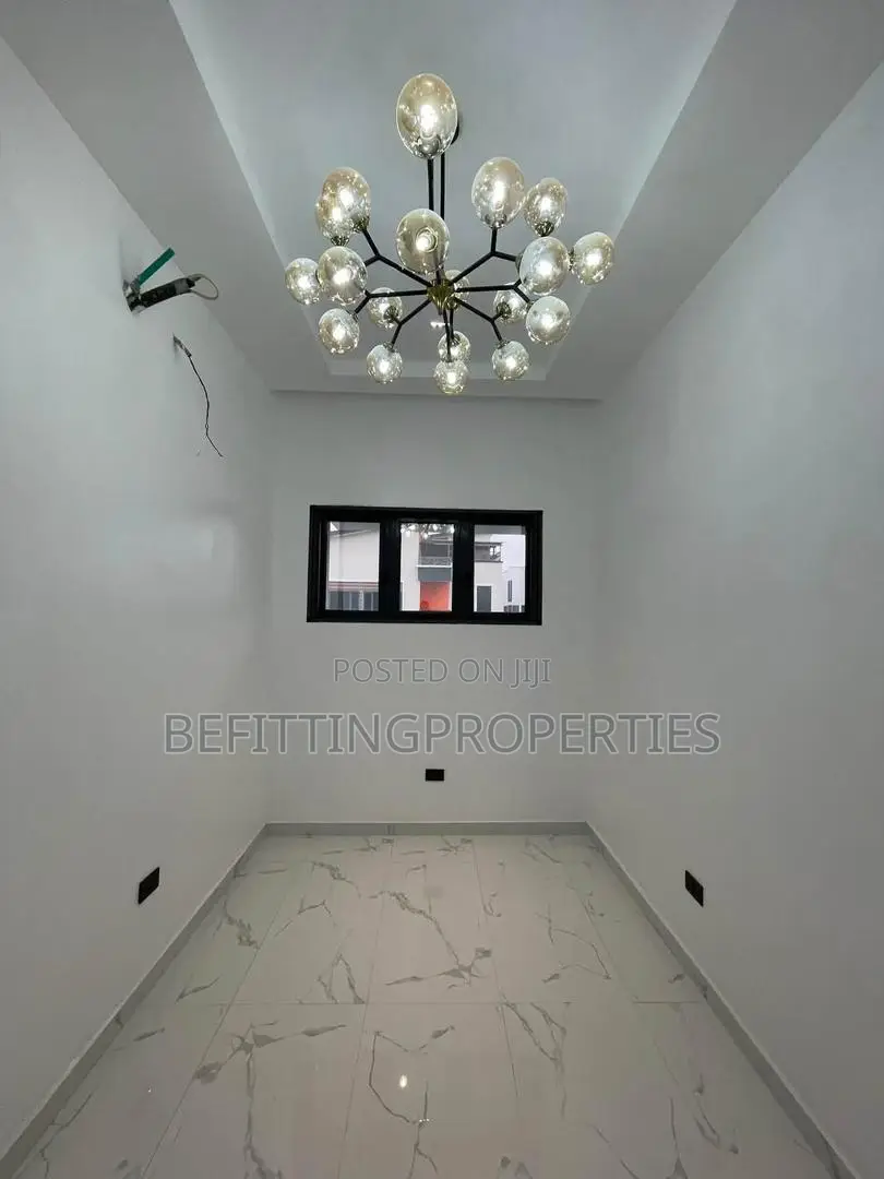 7bdrm Duplex in Lekki for sale
