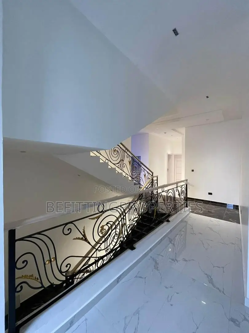 7bdrm Duplex in Lekki for sale