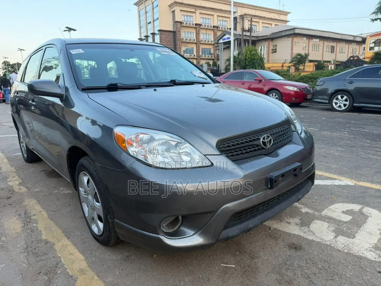 Toyota Matrix Hatchback FWD (1.8L 4cyl 5M) 2008 Gray