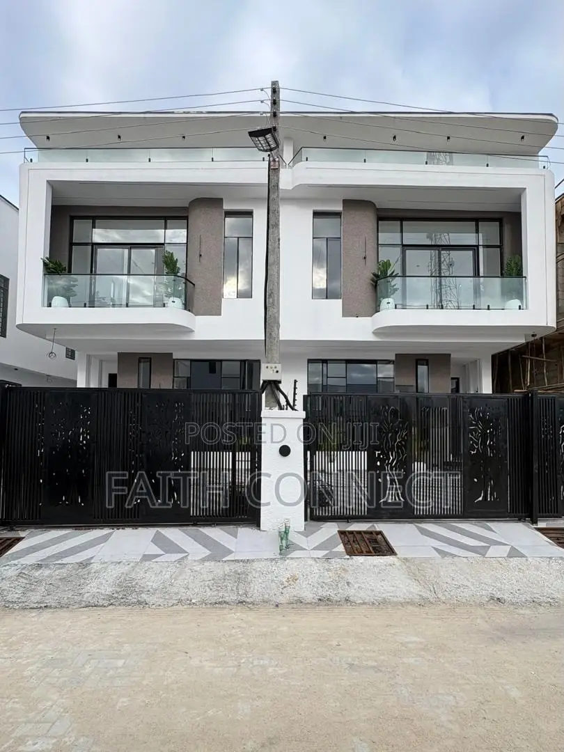 4bdrm Duplex in Ikota for sale