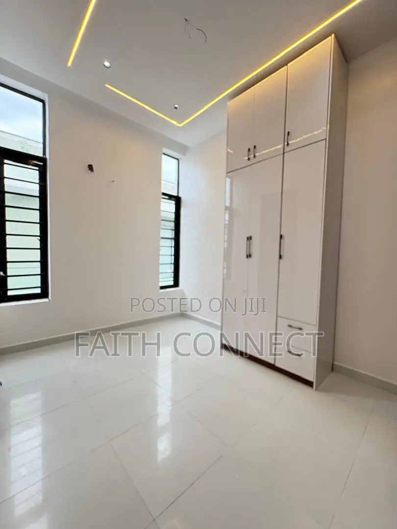 4bdrm Duplex in Ikota for sale