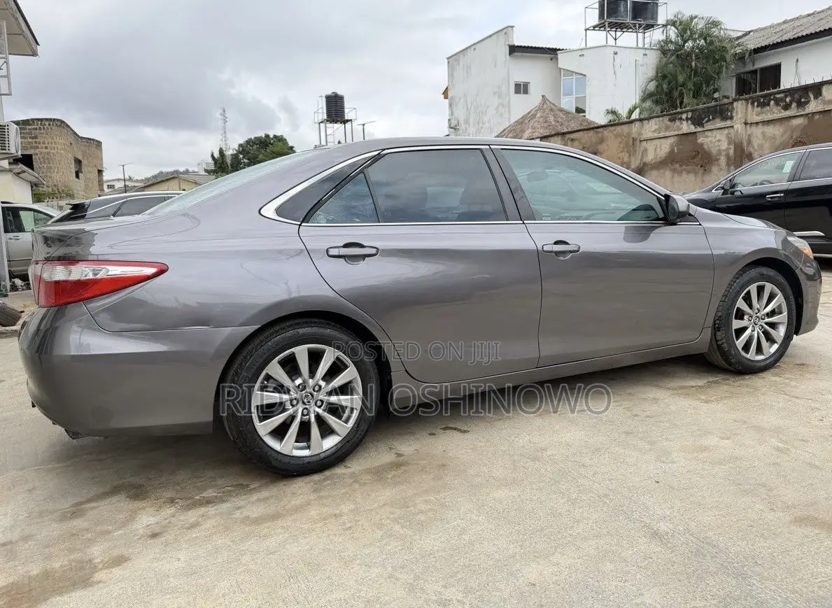 Toyota Camry 2016 Gray