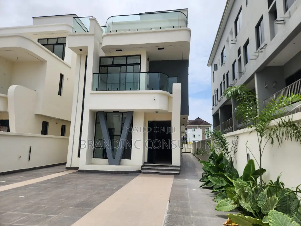 5bdrm Duplex in Lekki Phase 1 for sale