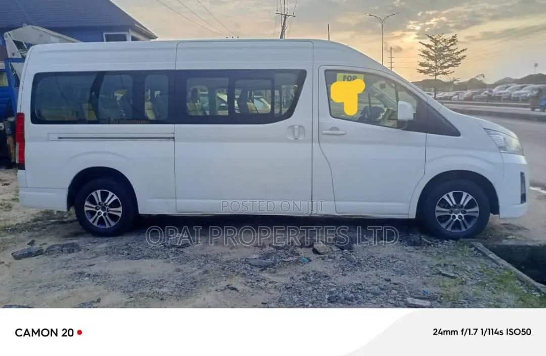 Toyota HiAce 2021 White