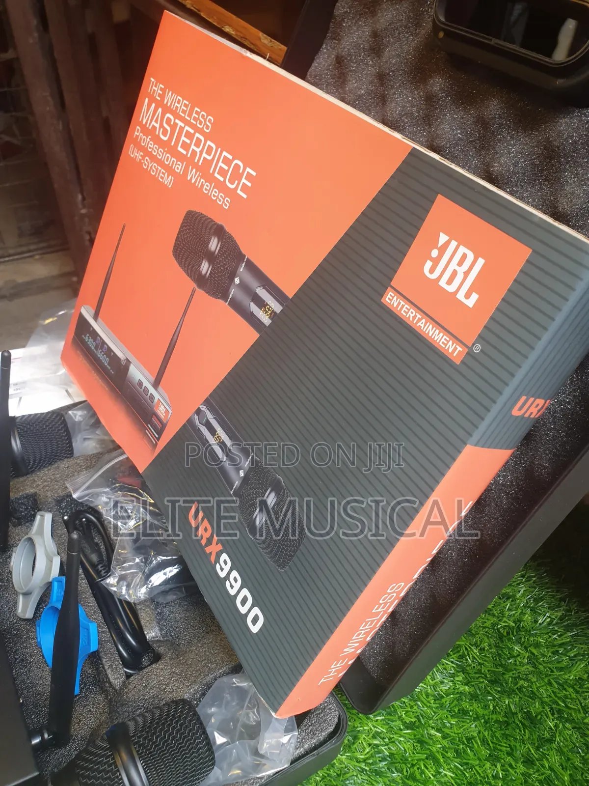 JBL URX9900 Professional UHF Wireless Microphone System