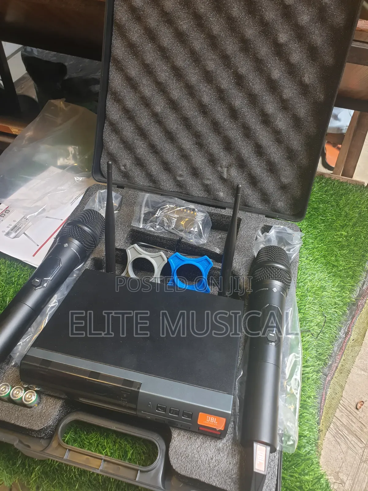 JBL URX9900 Professional UHF Wireless Microphone System