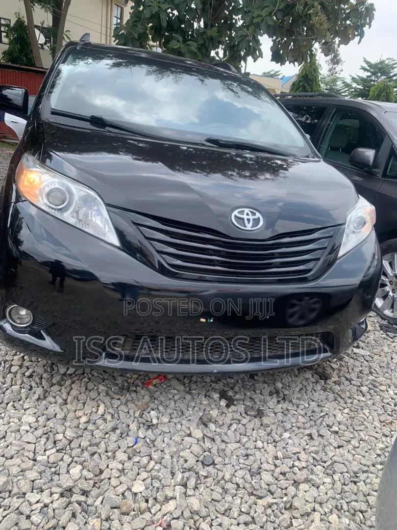Toyota Sienna 2013 Black