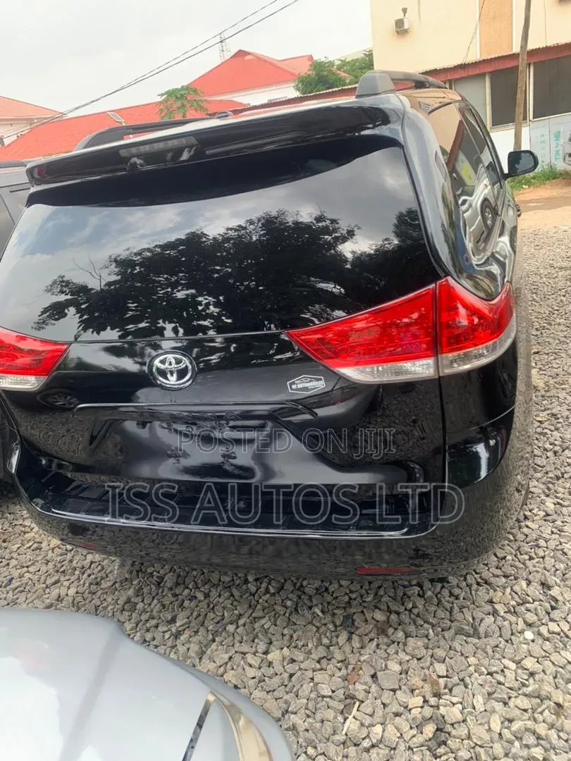 Toyota Sienna 2013 Black