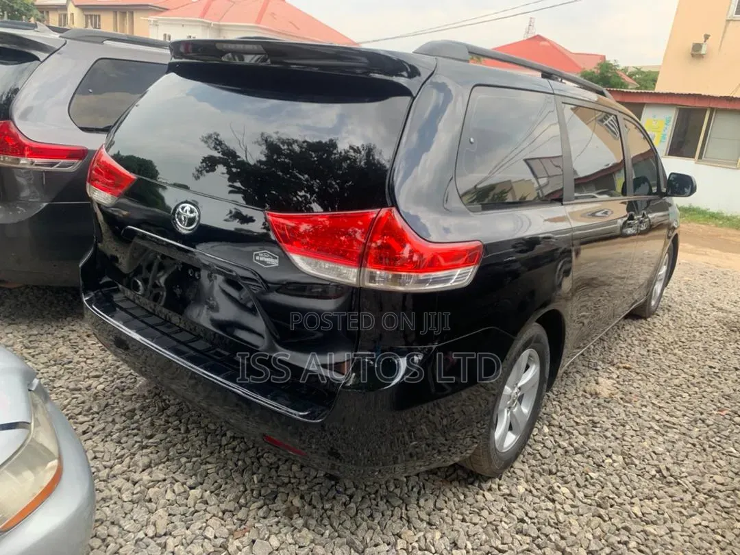 Toyota Sienna 2013 Black