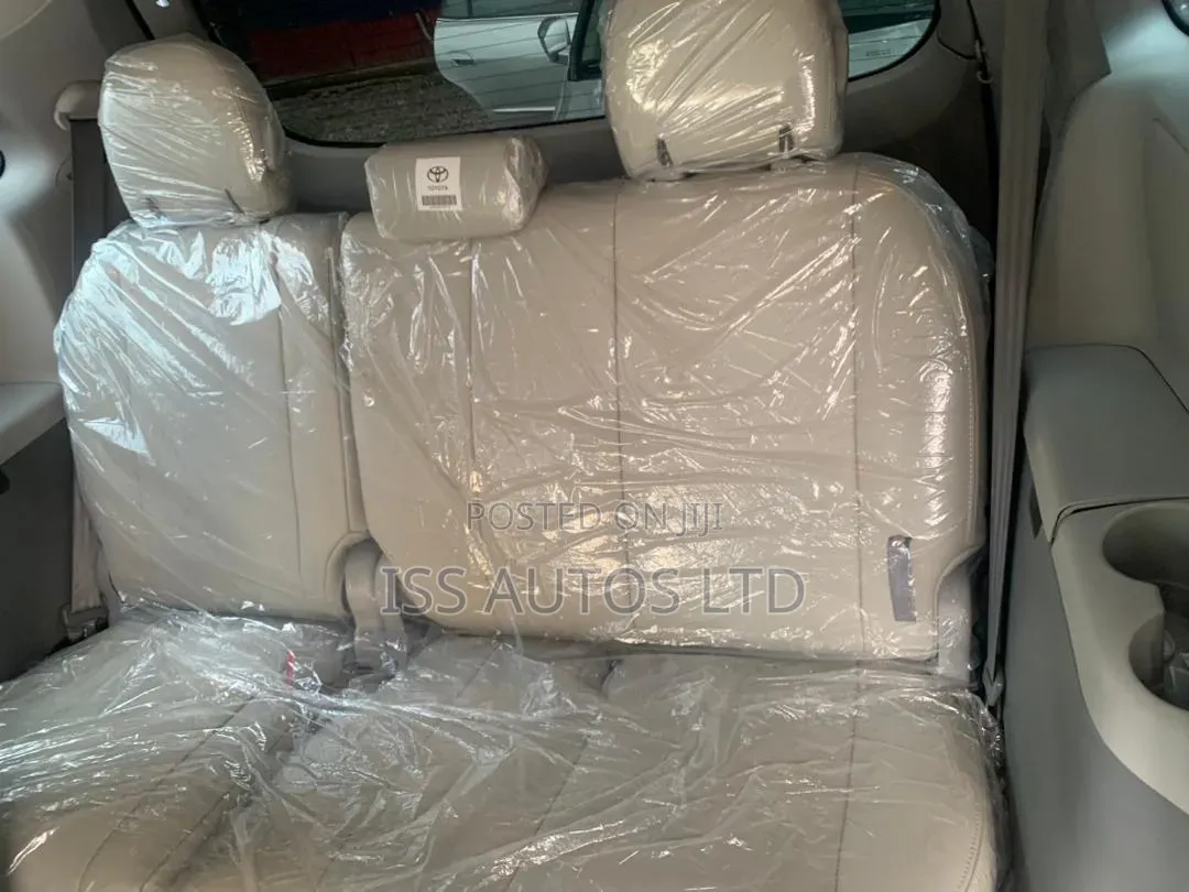 Toyota Sienna 2013 Black