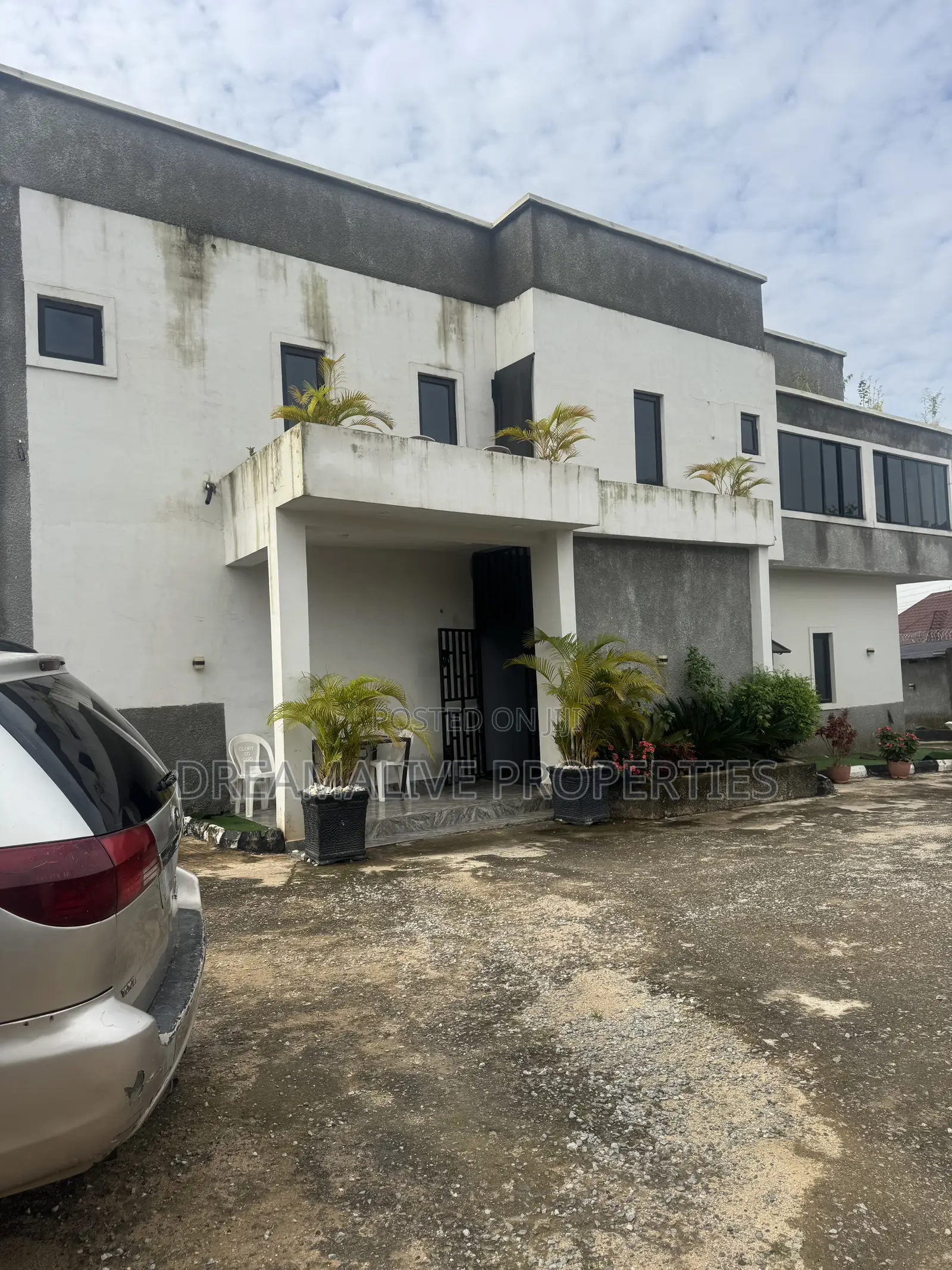 7bdrm Duplex in Ushafa for sale