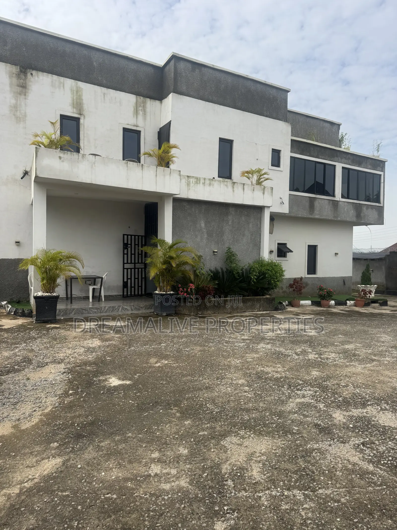 7bdrm Duplex in Ushafa for sale