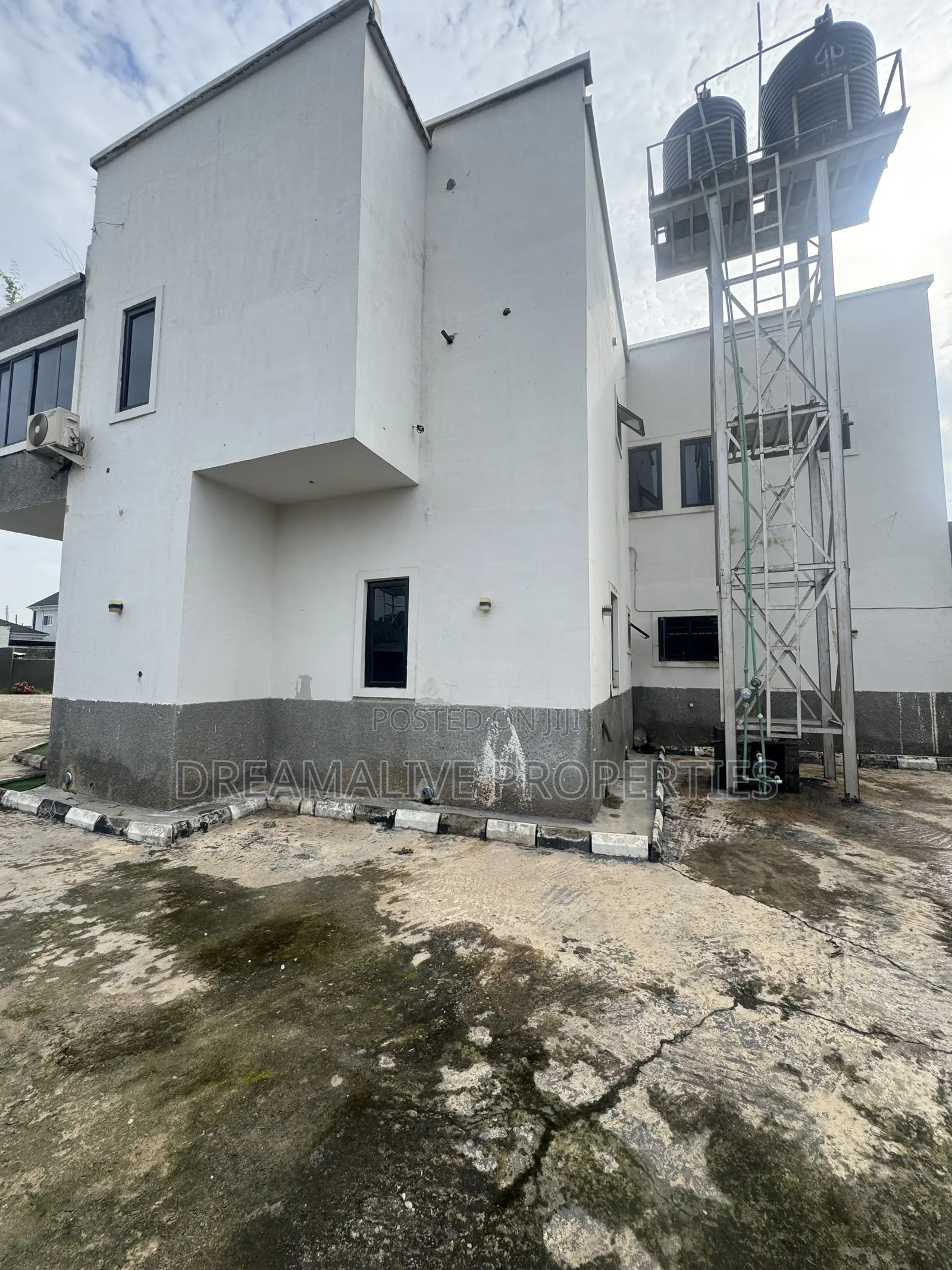 7bdrm Duplex in Ushafa for sale