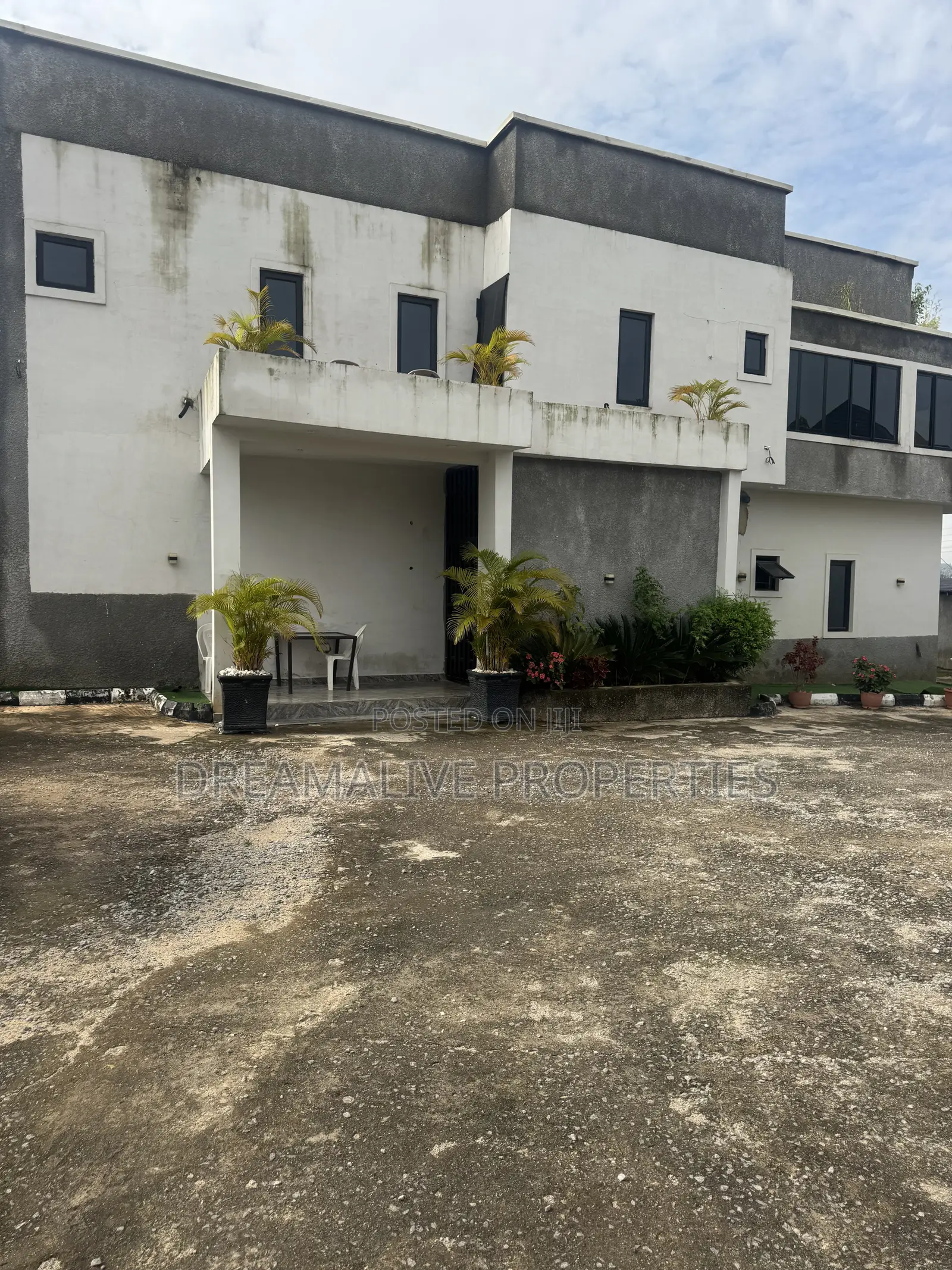 7bdrm Duplex in Ushafa for sale
