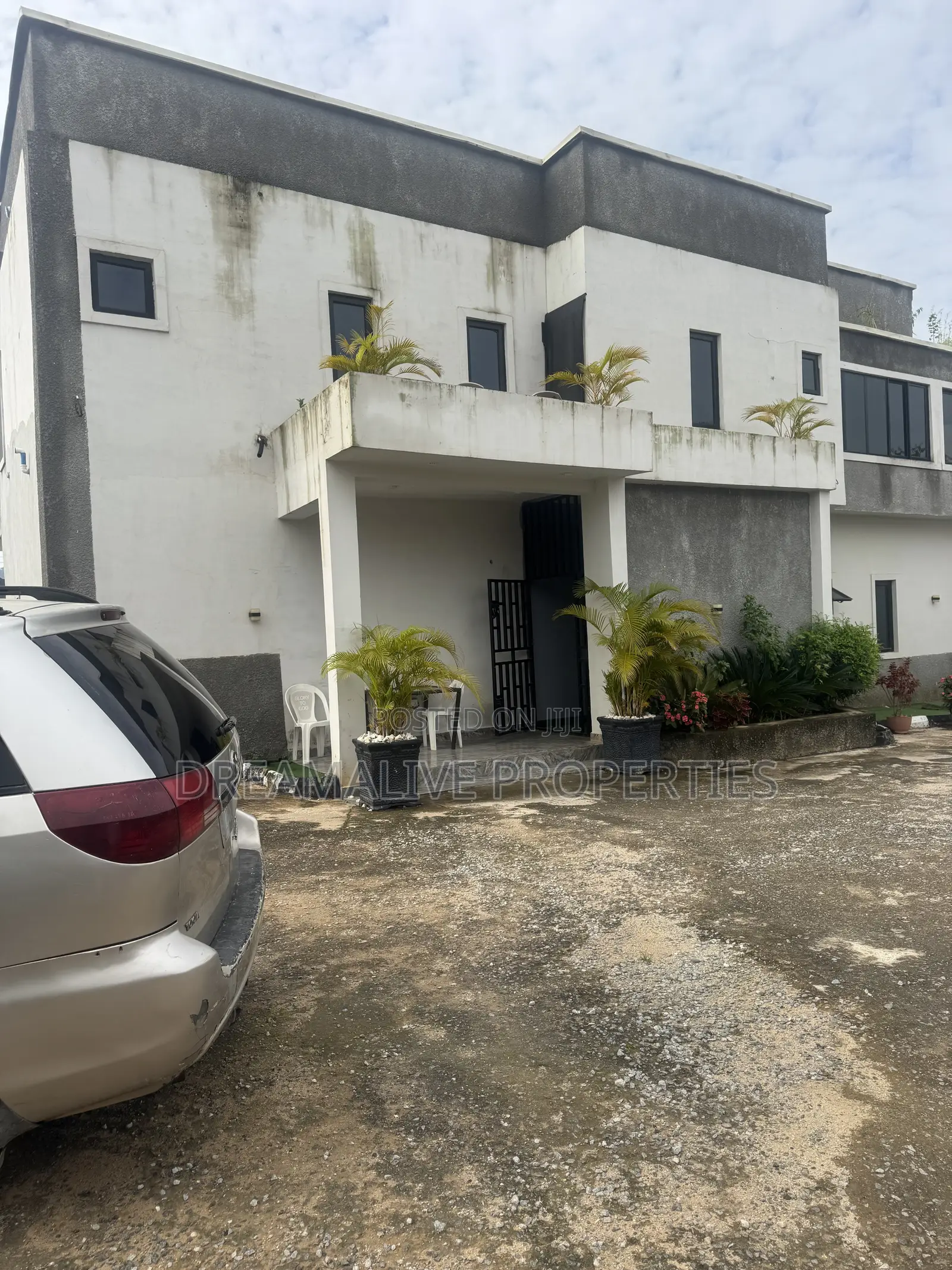 7bdrm Duplex in Ushafa for sale