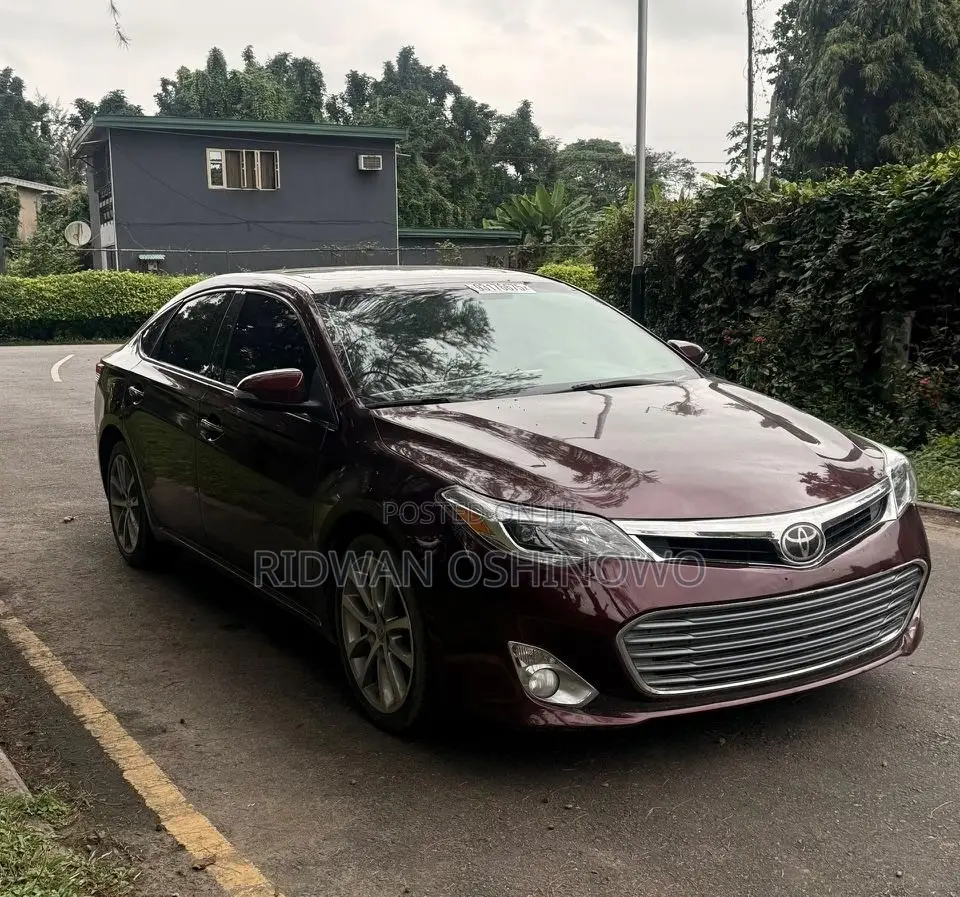 Toyota Avalon XLE Sedar FWD (3.5L 6cyl 6A) 2013