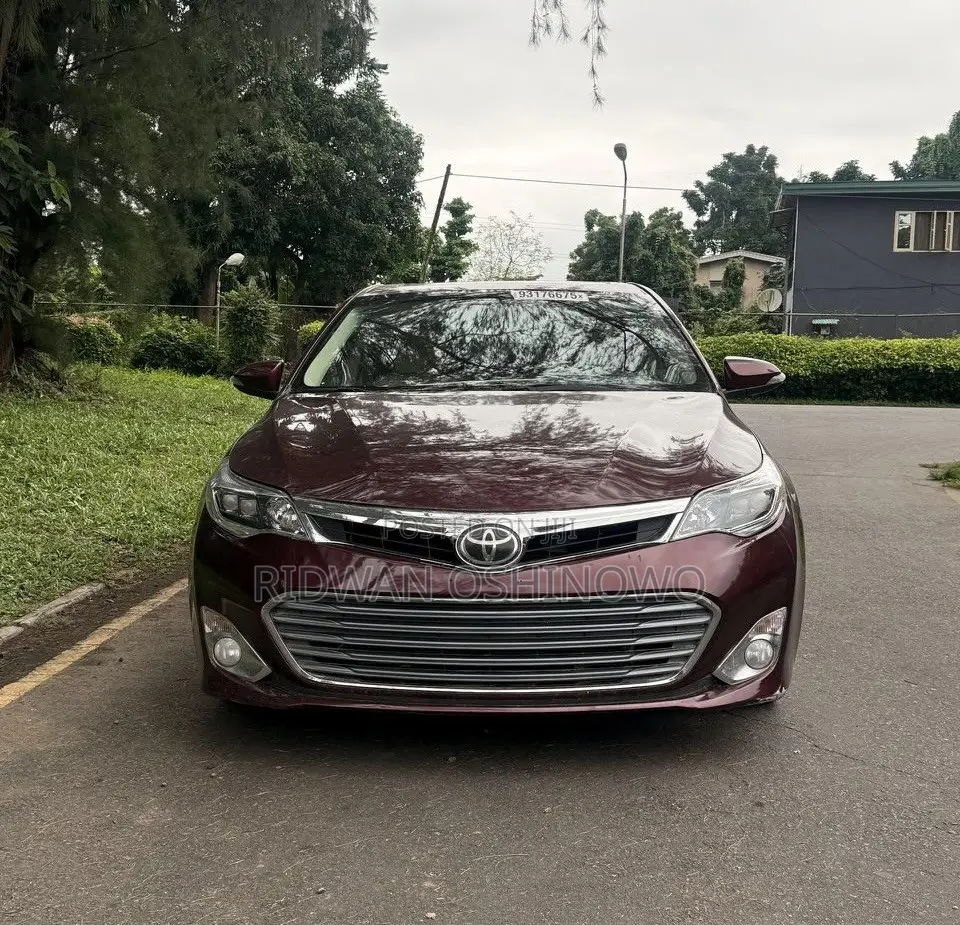 Toyota Avalon XLE Sedar FWD (3.5L 6cyl 6A) 2013