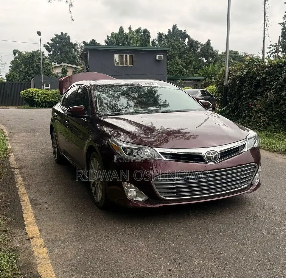Toyota Avalon XLE Sedar FWD (3.5L 6cyl 6A) 2013