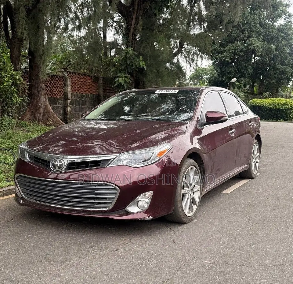 Toyota Avalon XLE Sedar FWD (3.5L 6cyl 6A) 2013