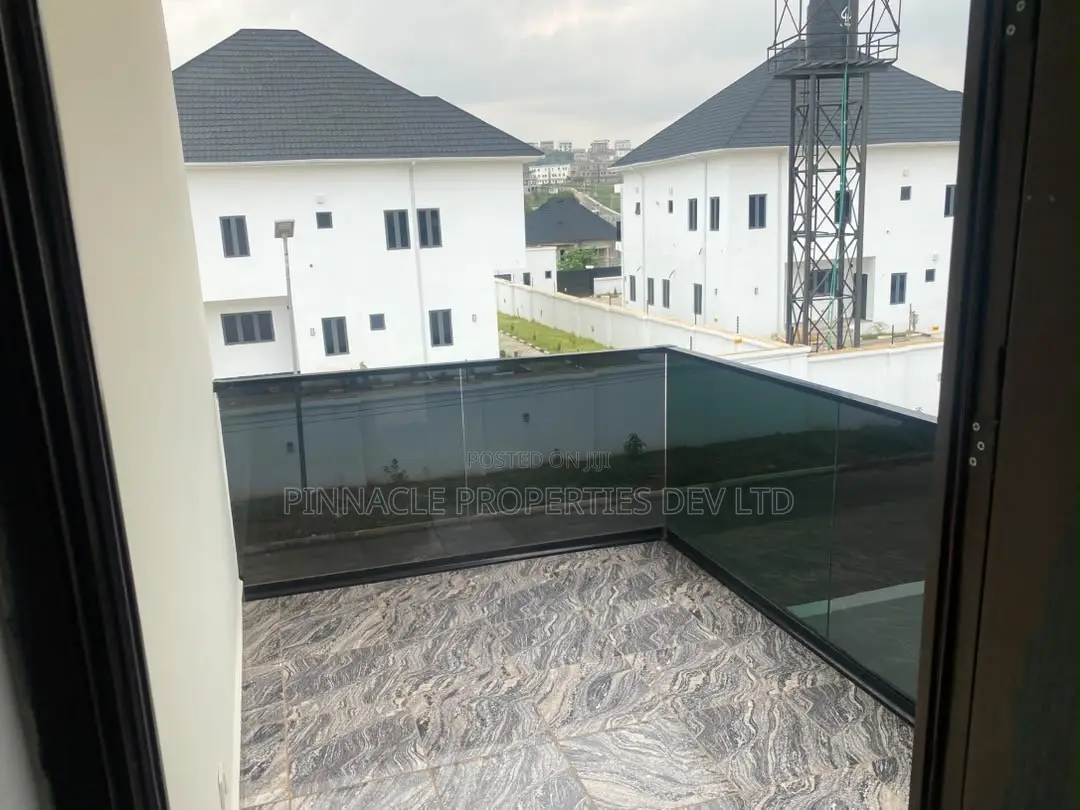 4bdrm Duplex in Admiralty Estate for sale