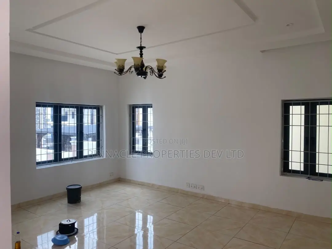4bdrm Duplex in Admiralty Estate for sale