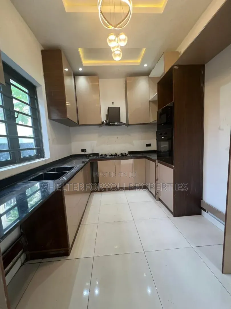 4bdrm Duplex in Sangotedo for sale