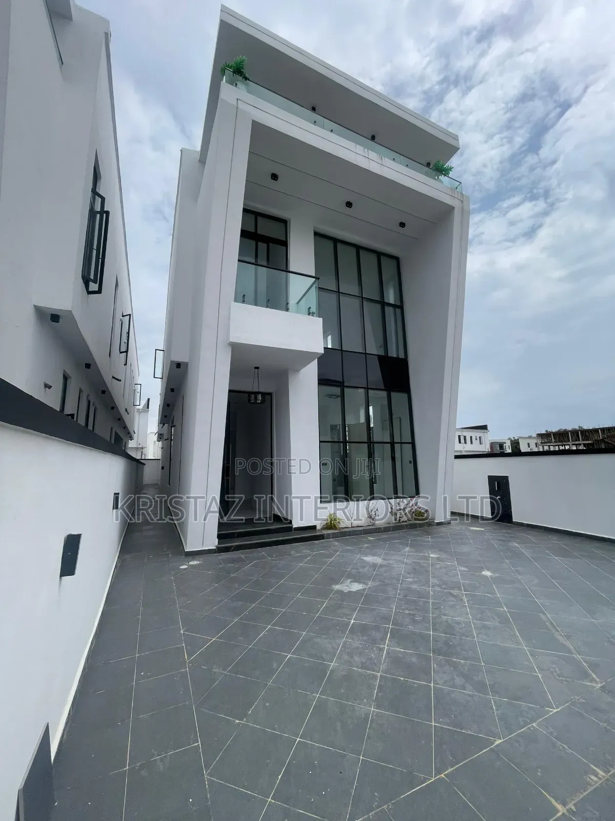 4bdrm Duplex in Lekki Phase 2 for sale