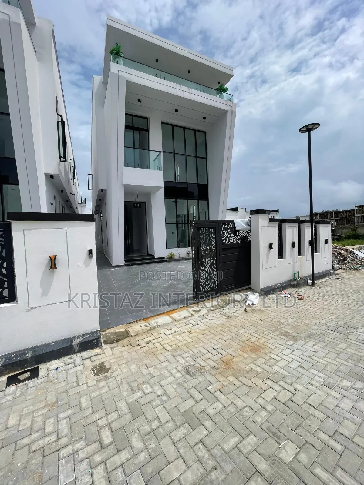 4bdrm Duplex in Lekki Phase 2 for sale