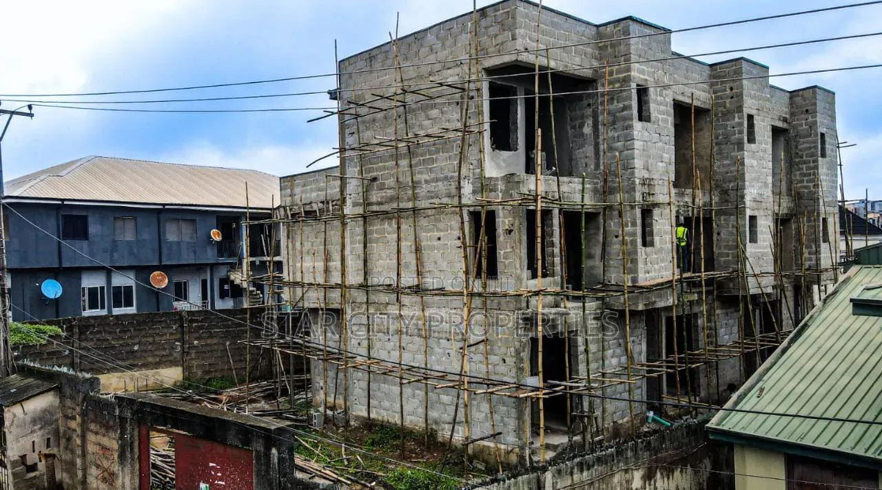 4bdrm Townhouse/Terrace in Unity Estate, Ogba GRA for sale