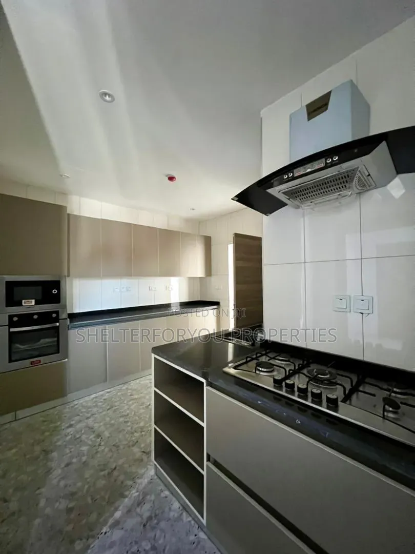 3bdrm Apartment in Lekki Phase 1 for sale