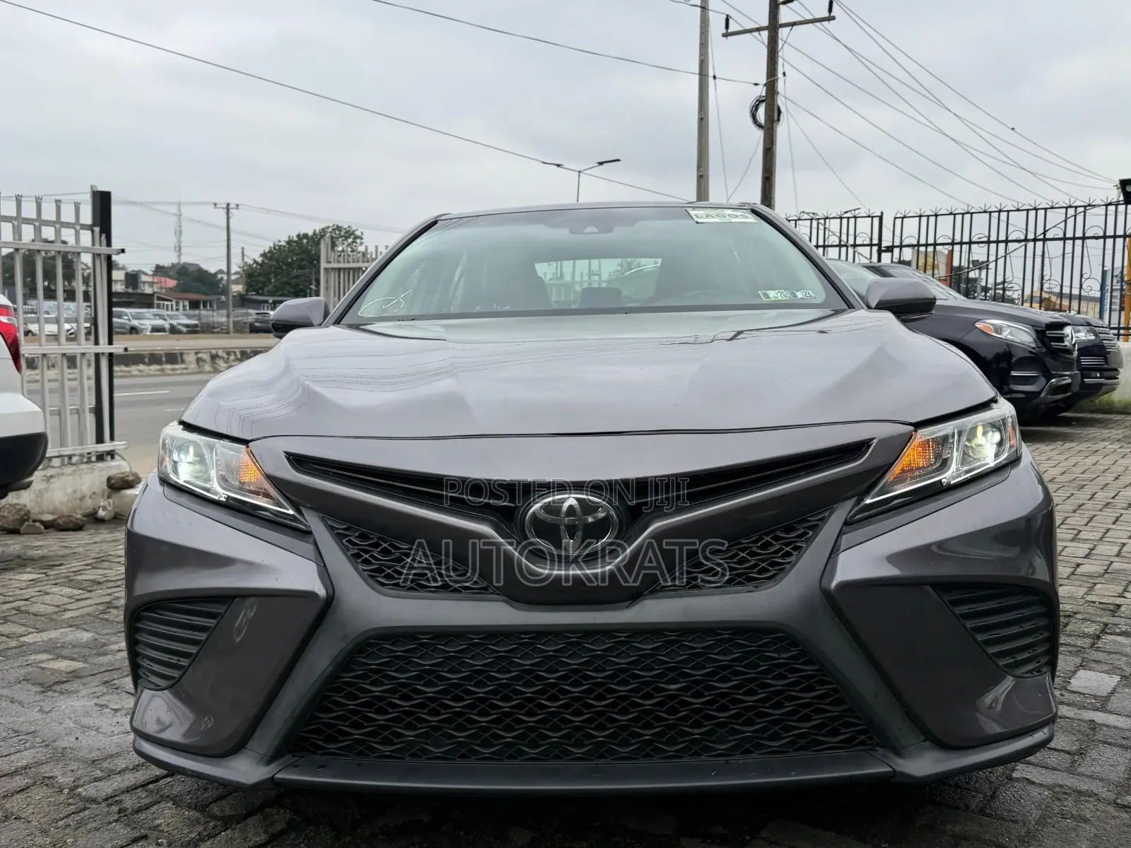 Toyota Camry SE FWD (2.5L 4cyl 8AM) 2018 Brown