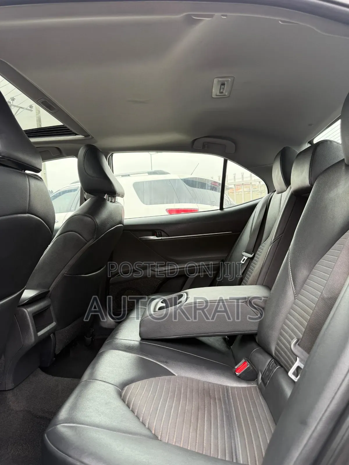Toyota Camry SE FWD (2.5L 4cyl 8AM) 2018 Brown