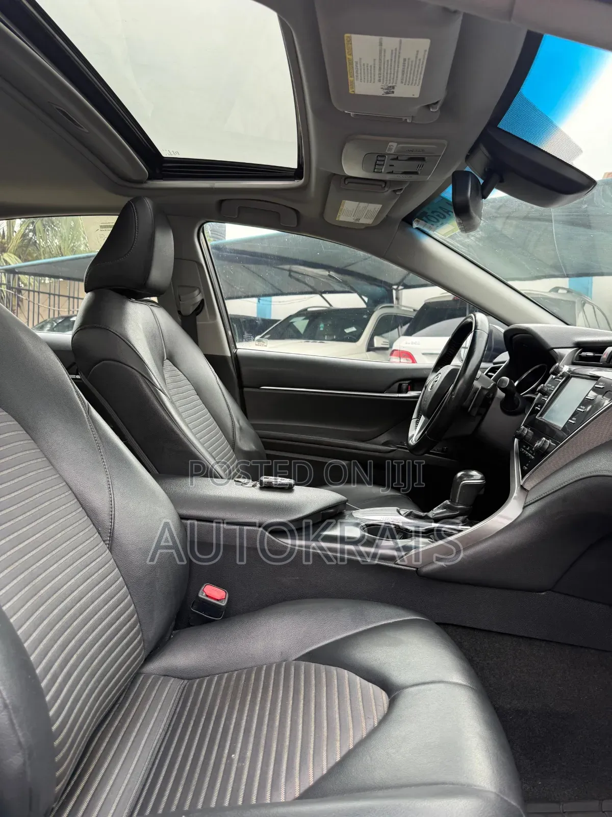 Toyota Camry SE FWD (2.5L 4cyl 8AM) 2018 Brown