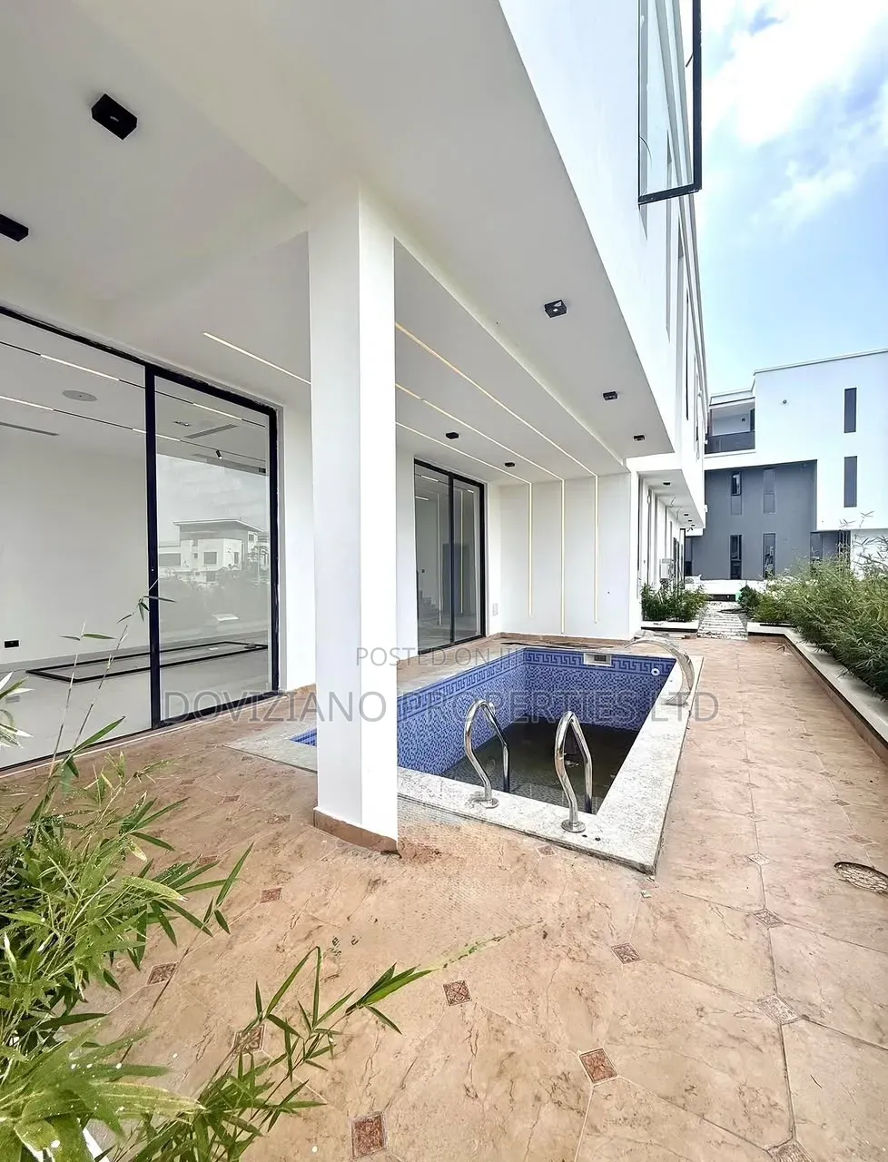 5bdrm Duplex in Ikate for sale